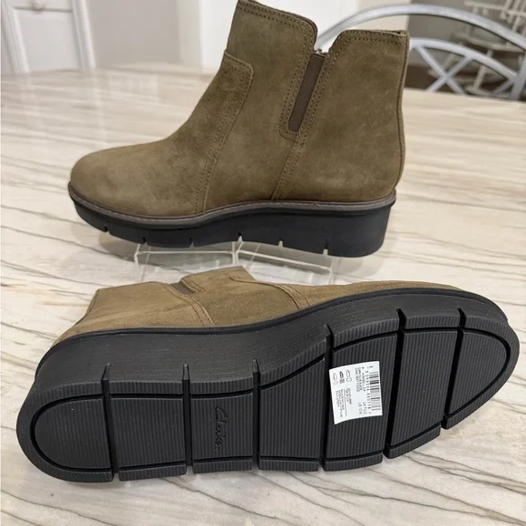 Clarks Airabell Zip Dark Olive Suede Ankle Boots - Picture 3 of 5